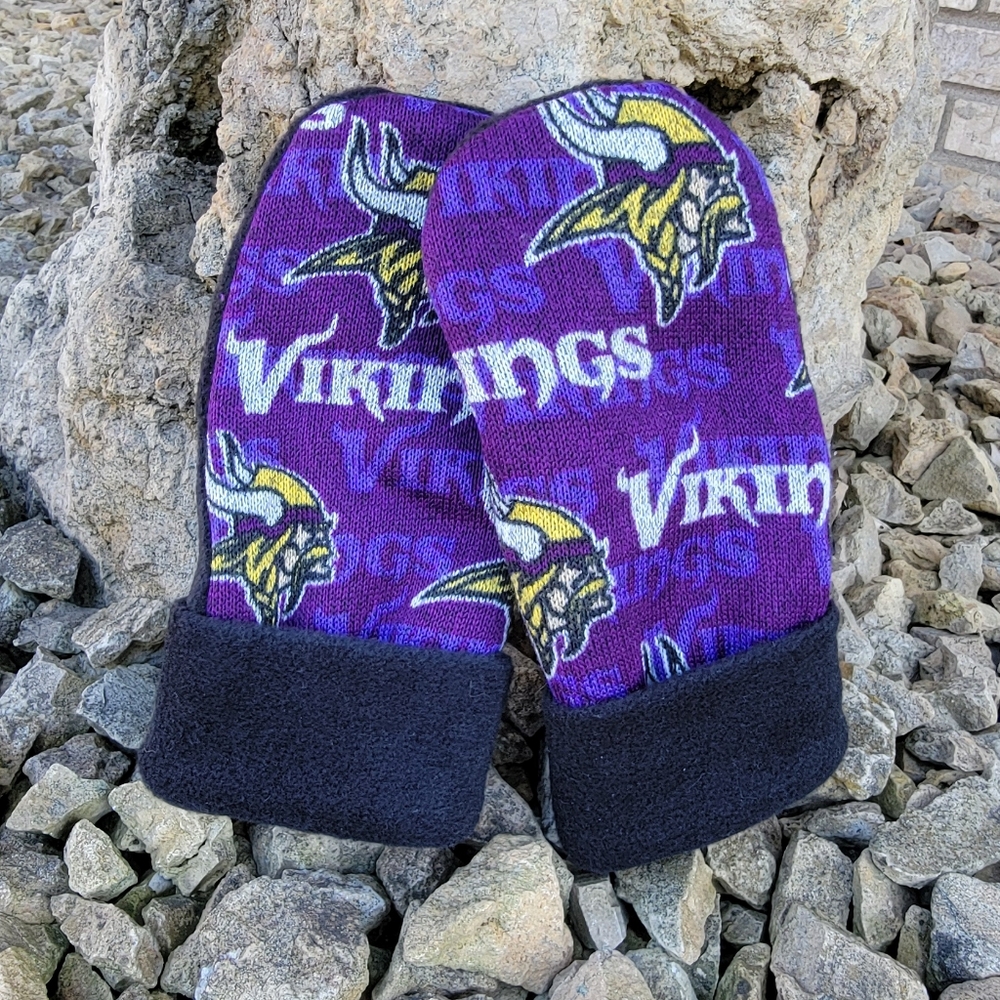 Minnesota Vikings NFL Sweater Fabric Fleece Winter Women's Mittens
